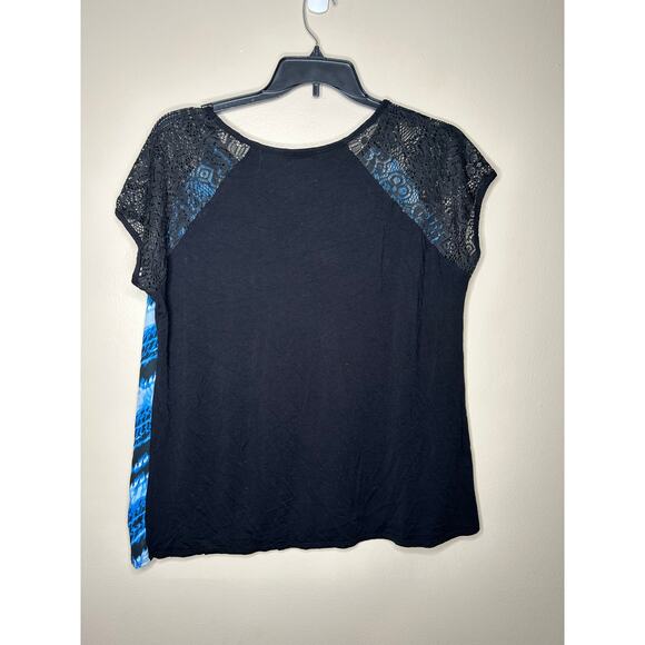 Women’s size 1X Carol Rose Blue Black White Chevron Lace Detail Blouse Dressy - Picture 3 of 3